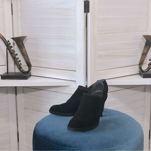 Stuart Weitzman genuine black suede leather ankle boots sz 6